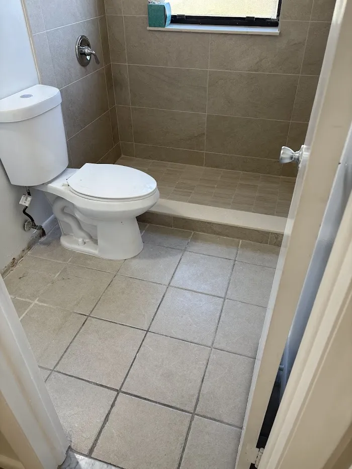 Tile Restoration - Bathroom - Boca Ratón , FL - Before